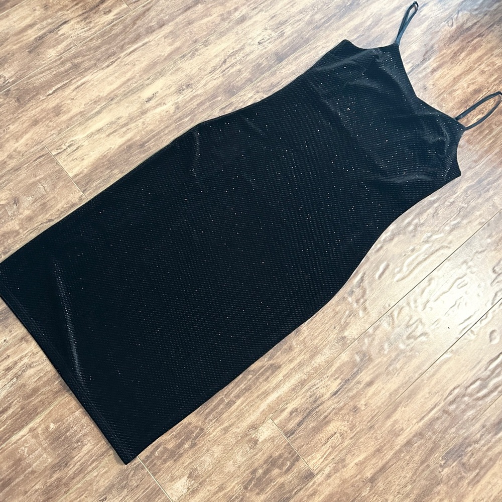 NWOT Suzy Shier sparkly black velvet bodycon dress small midi length strapsvneck
